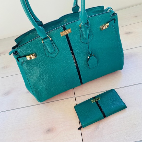 Sssssss - Picture 1 of 8